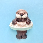 プカプカ浮き輪赤ちゃんラッコブローチ