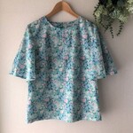 リバティ　ブラウス　フレア袖　ハムステッドサマー（明るいブルーグリーン＆ピンク系）