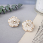 ビーズ刺繍𓍯beige flowerピアス