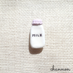 《名入れ対応》陶器風 牛乳瓶ブローチ