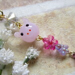 ◇2886 🦋こぶたのとんぼ玉と蝶々　ストラップ・バッグチャーム🐖💛 ※完全１点物