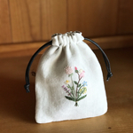 手刺繍巾着ポーチ＊優しい花束