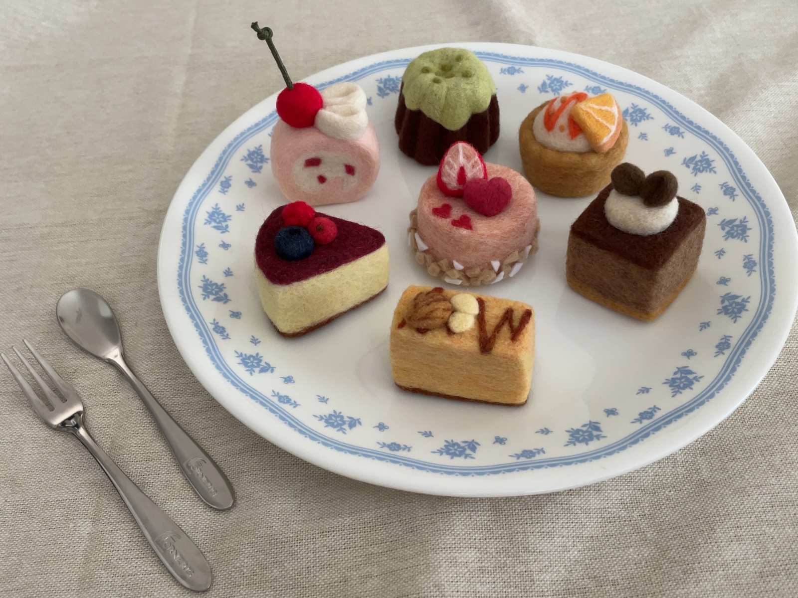 羊毛フェルトのアフタヌーンティーケーキ - ショップもちごめ | minne