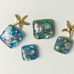 打ち寄せる波に沈む