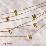 着けっぱなしok　イニシャル　ネックレス　サージカルステンレス　Gold