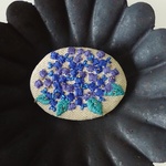 朝露に濡れる紫陽花の刺繍ブローチ