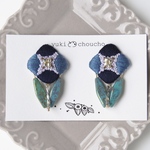 ピアス【一輪の耳飾り】ネイビー　刺繍耳飾り