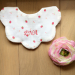 お名前刺繍いちごのもくもくスタイ
