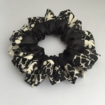 【SALE20％オフ】リバティエイミーズとブラックサテンの組合せシュシュ