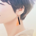 neonフラッグビーズ耳飾り［オレンジ］ピアス／イヤリング　ビーズステッチ