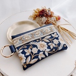 インド刺繍のフェイクレザーカードポーチ