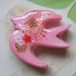 ◇1006　桜色　🎆夏空の花火・つばめのブローチ🐦