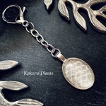 〖再販〗 🐍Basilisk【バジリスク】キーチャーム/python shedding scales charm/白蛇の脱皮殻を封入したアクセサリー/KakeraPlants