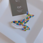 【新作】colorful whale クジラ ビーズ刺繍ブローチ