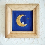 刺繍フレーム🌙月（ムーン）2023 壁飾り インテリア雑貨 ハンドメイド