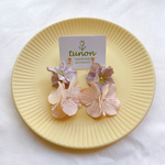浴衣にぴったり！ベージュと紫の揺れるお花イヤリング/ピアス