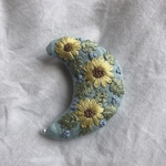 向日葵/三日月 刺繍ブローチ