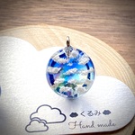 空＆雲ペンダント 2割カット球体 青空にかかる虹