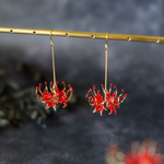 　彼岸花のシャンデリアピアス/イヤリング