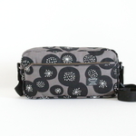 大きいサイズ　グレー色地　黒色の綿毛柄プリント生地　シンプルショルダーバッグ♪　Lサイズ　　Fm2 Lab.