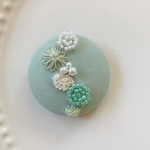ビーズ刺繍くるみボタン（ヘアゴム/ブローチ）