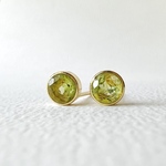 【両耳セット】付けっぱなしOK‼️8月誕生石　ペリドットベゼルピアス　サージカルステンレス刻印　ピアスイヤリング対応