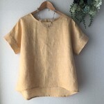 リネンブラウス　半袖　フレッシュオレンジ色（リバティ釦）