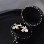 【再販／8月3日スタート】蜂 ピアス キラキラ ✨ ジルコニア 可愛い ハチ ピアス／樹脂イヤリング