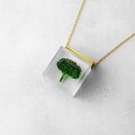 シンプルネックレス【minne賞受賞作品/特集掲載】ブロッコリー サージカルステンレス レジン ゴールドカラー ギフト 誕生日プレゼント グリーン 結婚式 お呼ばれ クリスマスプレゼント