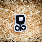 モノクロ四角いお花ブローチ【△kobito▲】シリーズ