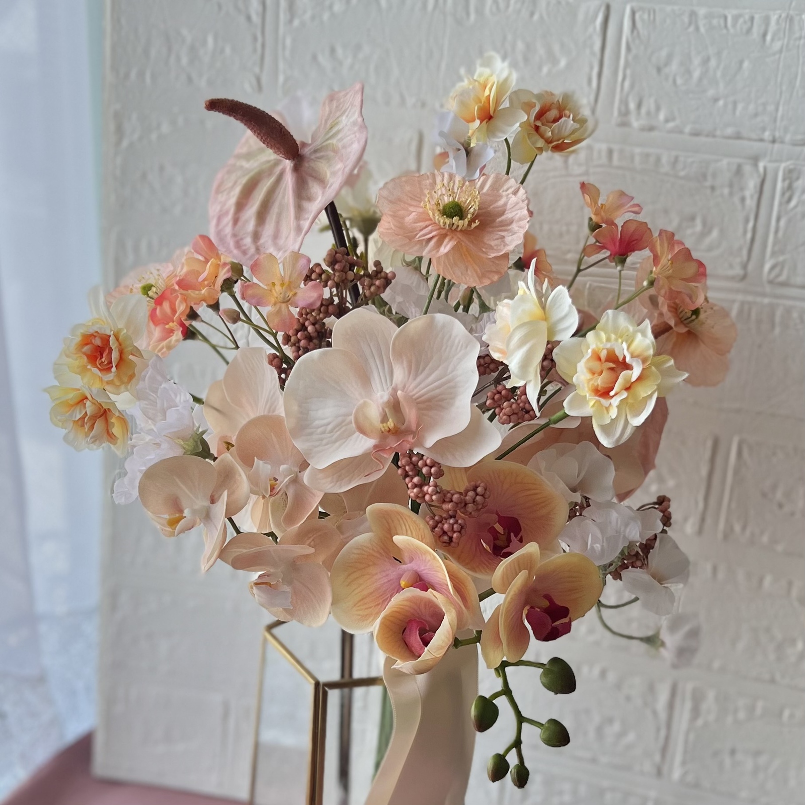 🧡コーラルのニュアンスカラーの胡蝶蘭ブーケ アーティフィシャル