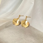 ゴールドの花びらピアス/アレルギー対応サージカルステンレス