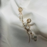 【helianthus  ガラスビーズと水晶のひまわりピアス/イヤリング】