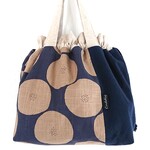 ▼Frill 巾着バッグ／四角type▼ KOKKA／Muddy worksあんぱん柄(ネイビーグレージュ)×cotton linenキャンバス(ネイビー)   