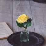◆粘土のお花◆　薔薇　一輪　（黄色）B849