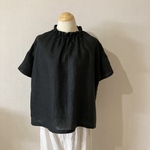 黒リネンネックギャザー半袖ブブラウス