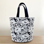 ミナペルホネン・smile flowerの楕円底のトートバッグ 