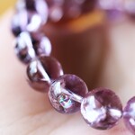 …☆スーパープレミアムブレス☆全ての石に虹を持ちます☆アイリスインラベンダーアメジスト：10ミリ☆…ⅱ