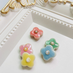 春　パール　フラワー　小花　パステルカラー　美濃焼　陶器　イヤリング　ピアス　くすみ　ピンク　ブルー　グリーン　イエロー　小ぶり　かわいい　