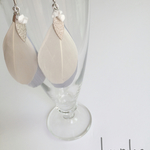 フェザーピアス ホワイト×グレイ      ホワイト天然石〈Lourdes.〉