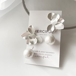 『Cattleya』カトレア 2wayフラワーピアス イヤリング　ホワイトシルバー ブライダル　ウェディング　結婚式　フォーマル　オケージョン　お呼ばれ