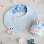 名入れ可♪リバーシブルベビースタイ　うさちゃんサックス×ハート柄