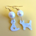 白猫とパールのピアス