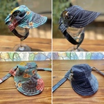 セール！現品のみ　犬の帽子・小型犬M~Lサイズ・リバーシブル・あご紐マジックテープ仕様・キャップ・チャーム付き・日除けサンバイザー・デニム柄＆水色ハワイアン柄・男女兼用 