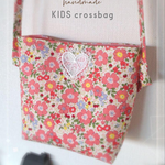 ローズピンク花柄☆*。KIDS クロスバッグ   小さないちごも♡