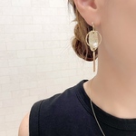 【3日間限定新作割引】New‼︎ 一粒のパールゆらゆらアシンメトリー ピアス / イヤリング / チタンピアス / 樹脂ピアス / シンプル