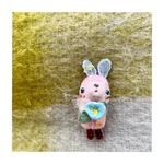 チクチク縫い目が愛おしい♡テディラビット羊毛ブローチ兼マグネット(ぽってり2023♡30)