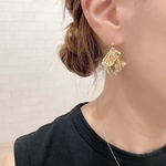 ひし形メタルウェーブ×スクエアリング ピアス / イヤリング / チタンピアス / 樹脂ピアス / シンプル