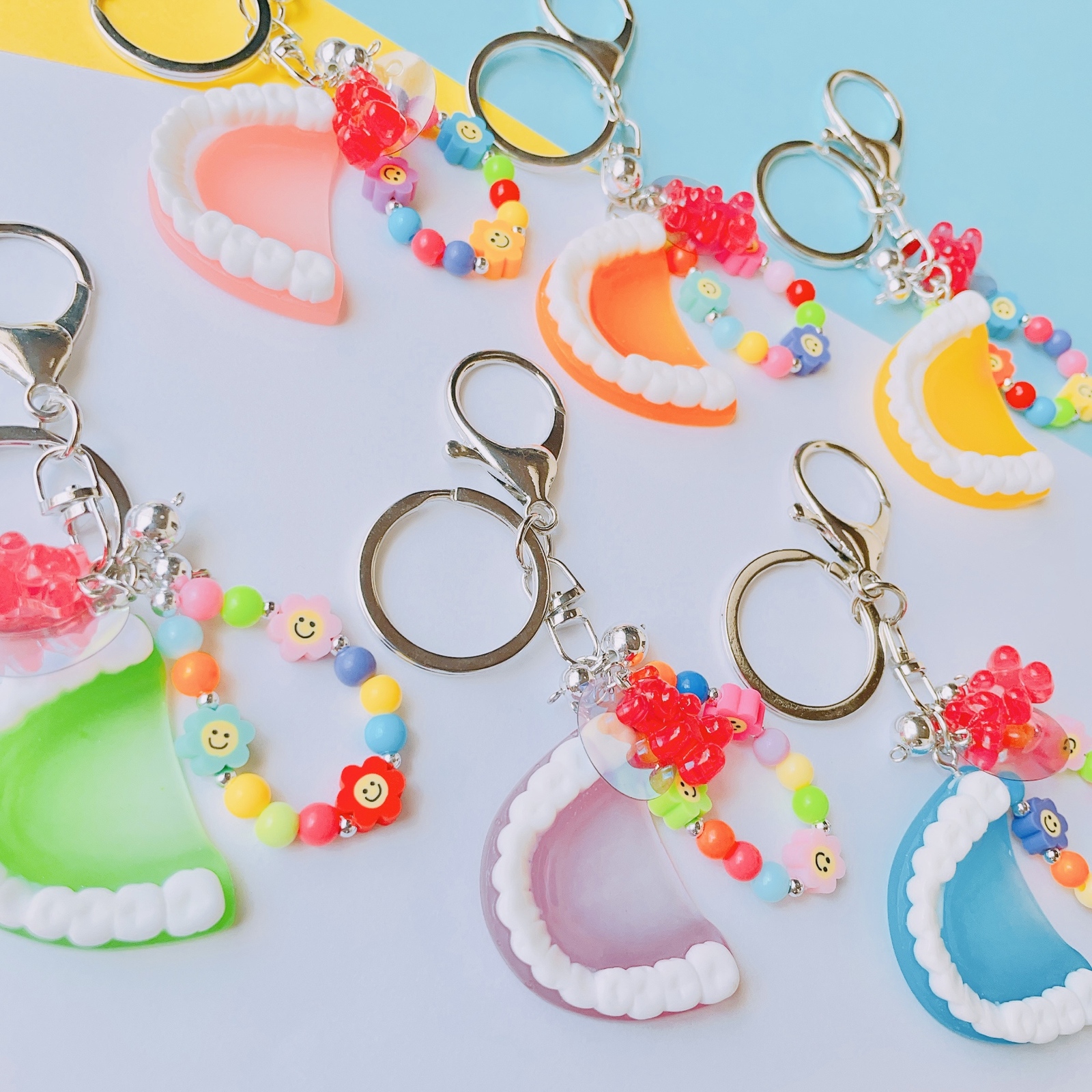 【k-1】キューピーキーホルダー❁入れ歯 カラフル 菓子 ニコちゃん 派手 原宿 キーホルダー 入れ歯 歯 派手 ビーズ カラフル カラー スマイリー ニコ