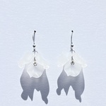 アクリルクリア花びらガラスストーン3㎜フックピアス